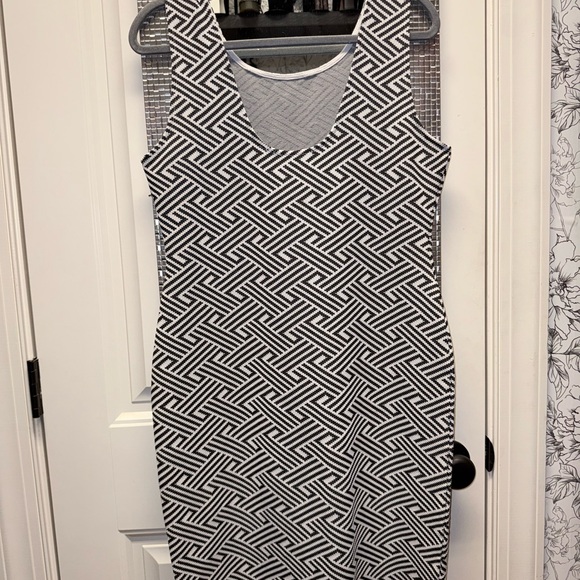 RD Style Black and White Patterned Midi Dress NWOT - Picture 5 of 8